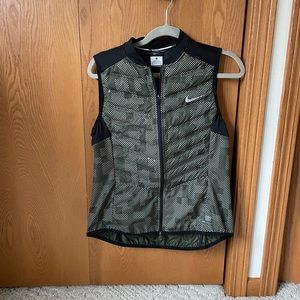 Nike running vest size medium.  gently used